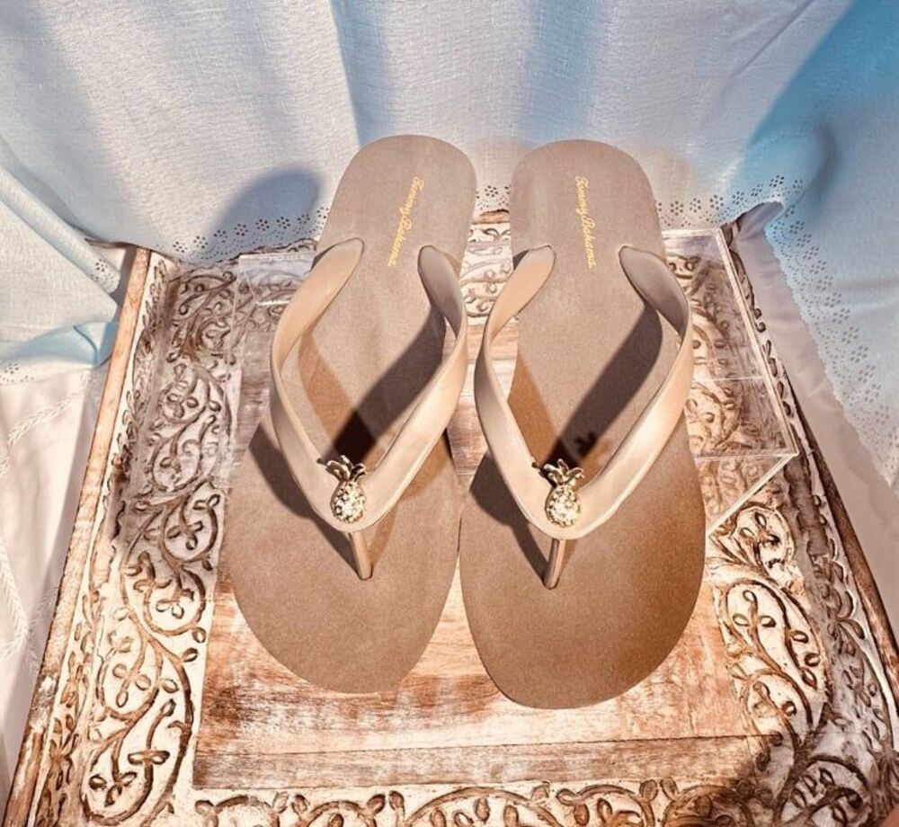 Tommy Bahama Sandals size 9
